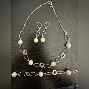 Pearl and silver necklace set